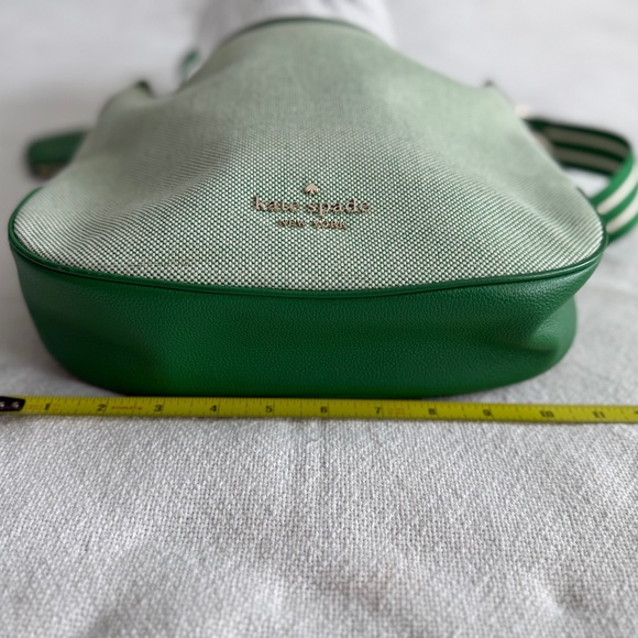 crossbody - Picture 4 of 4